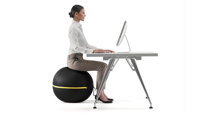 Fitball, rivoluziona il concetto di seduta migliorando la tua postura